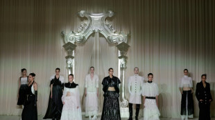 Chanel propone un invierno confortable, Juana Mart&iacute;n invoca el fervor andaluz