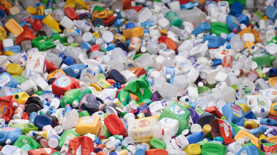Addio a smistamento della plastica,&egrave; la nuova tecnica di riciclo