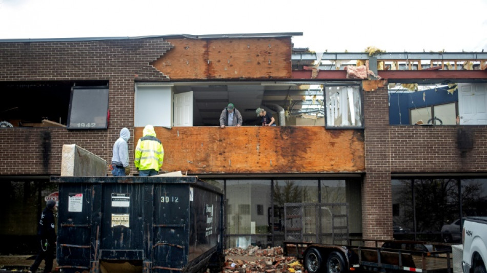 Sobe para 16 número de mortos em tempestades nos EUA