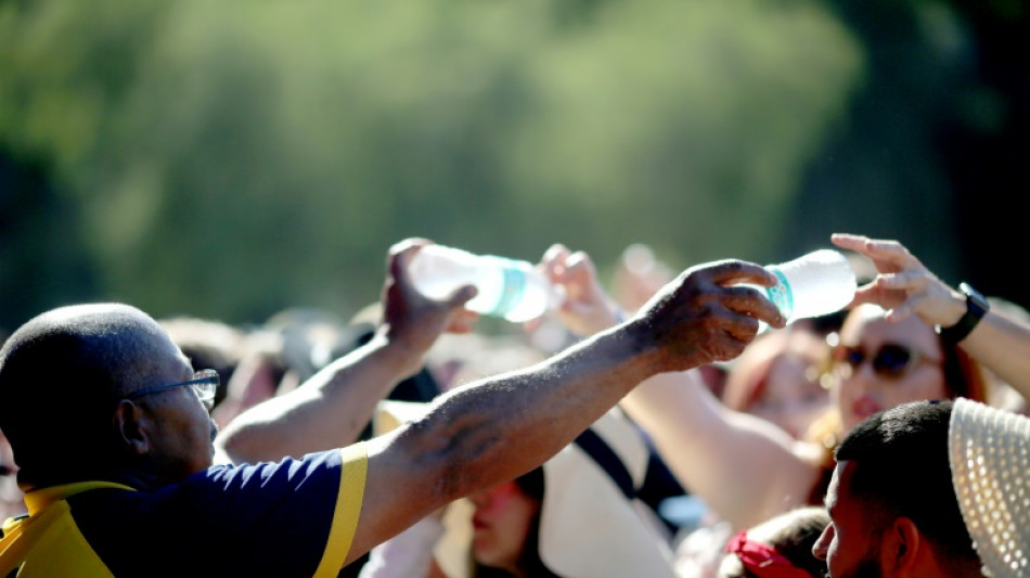 El agua embotellada contiene cientos de miles de pedacitos de pl&aacute;stico, seg&uacute;n un estudio