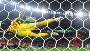 Espa&ntilde;a se estrella ante Bono y Marruecos hace historia al pasar a cuartos