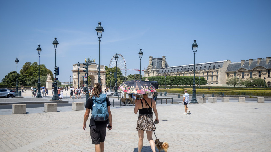 Parigi si sveglia con 14 gradi, 'ma dal 6 luglio torner&agrave; l'afa'