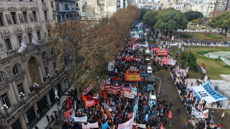 Sindicatos y jubilados reanudan las protestas contra el ajuste de Milei en Argentina