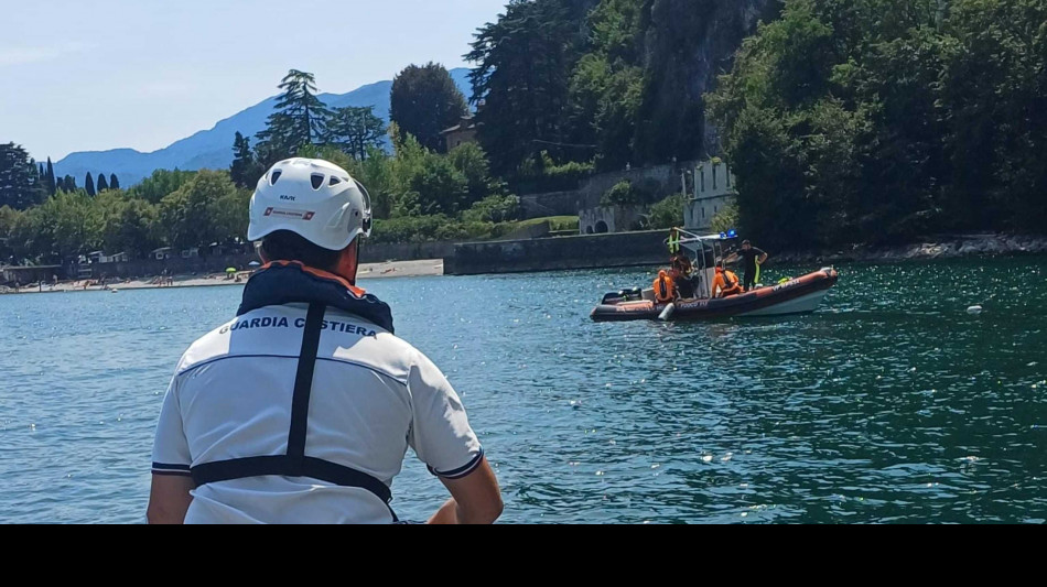 Turista disperso nel lago di Como, si &egrave; tuffato per salvare il figlio