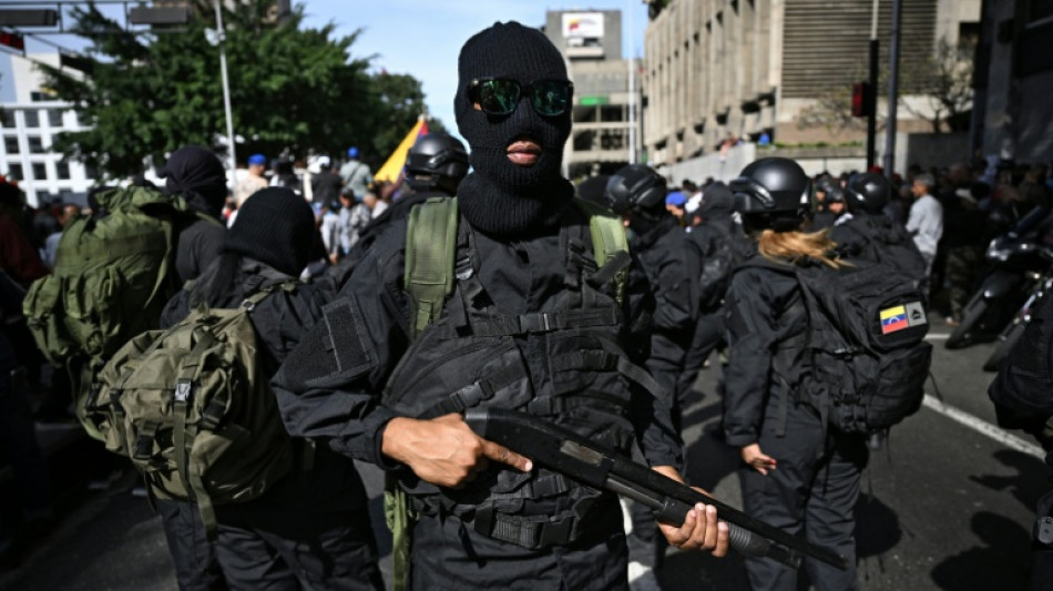 Caracas en silencio y custodiada tras bombardeos de EEUU