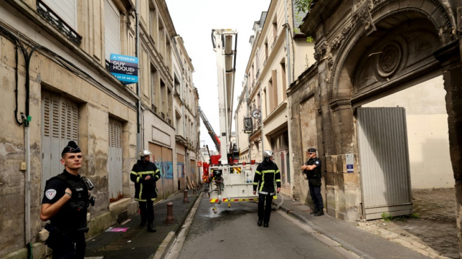 Deux pompiers toujours recherch&eacute;s sous les d&eacute;combres d'un incendie dans l'Aisne