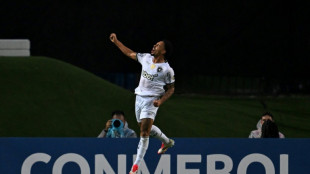 Botafogo vence Carabobo no fim (2-1) e segue vivo na Libertadores