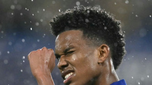 Est&ecirc;v&atilde;o marca e Chelsea goleia Ajax (5-1) na Champions