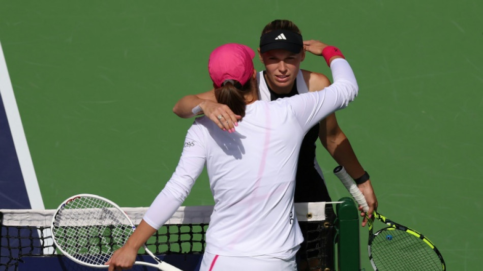 Swiatek volta &agrave;s semifinais de Indian Wells ap&oacute;s abandono de Wozniacki