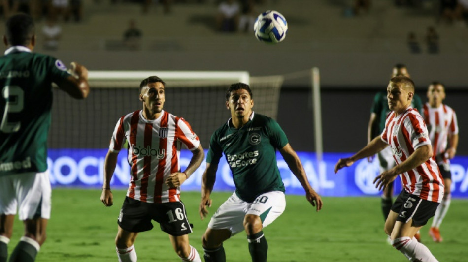 Goi&aacute;s perde para o Estudiantes em casa e &eacute; eliminado nas oitavas da Sul-Americana