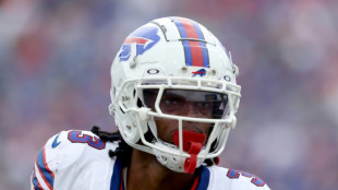 Jogador da NFL volta a campo sete meses ap&oacute;s parada card&iacute;aca