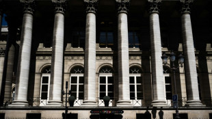 La Bourse de Paris lest&eacute;e par les incertitudes budg&eacute;taires, le taux fran&ccedil;ais d&eacute;passe 4,80%