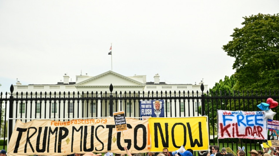 Milhares saem às ruas nos EUA em nova onda de protestos contra Trump