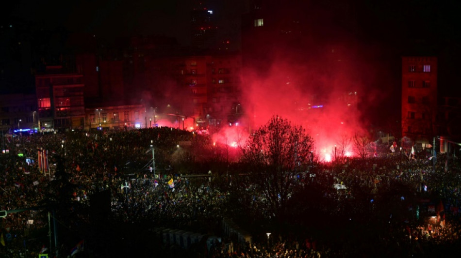 Mar&eacute;e humaine &agrave; Belgrade, plus de 100.000 personnes manifestent contre la corruption