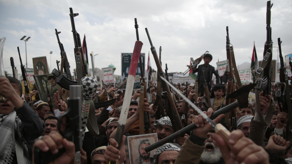 Iran, 'raid barbari degli Usa contro gli Houthi in Yemen'