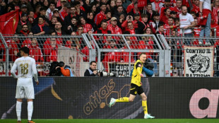 Dortmund beat Mainz to keep Champions League hopes alive