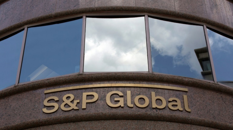 Em plena crise pol&iacute;tica, Fran&ccedil;a aguarda veredicto da S&P sobre sua economia